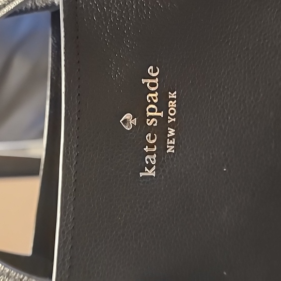Kate spade tote. Adding Free Wallet With Purchase - Picture 2 of 9
